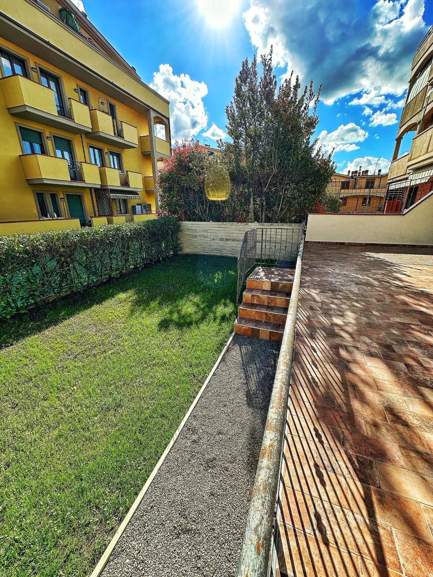 Garden Apartment อาเรซโซ ภายนอก รูปภาพ